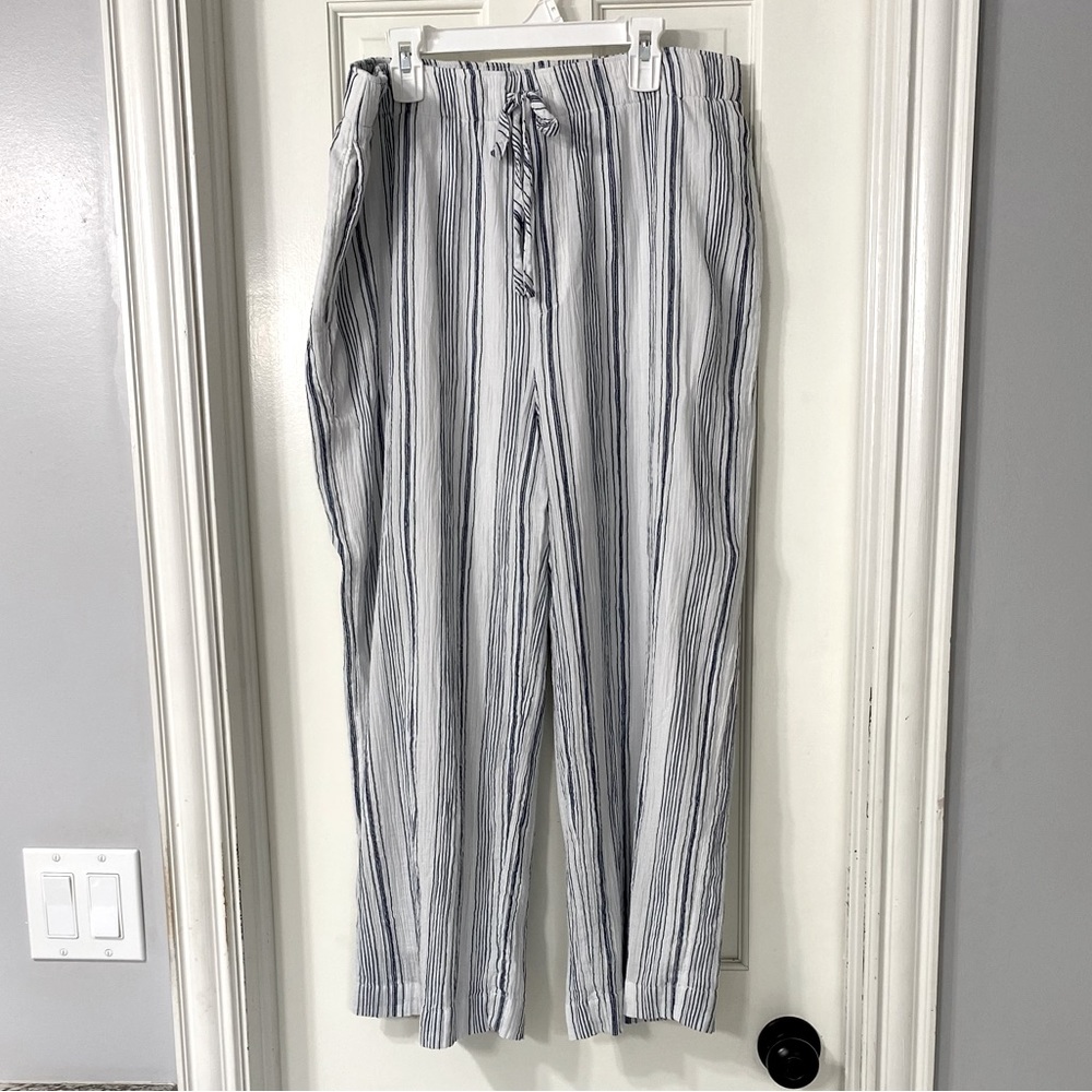 Wide leg, elastic waist pants from Abercrombie + Fitch, size L